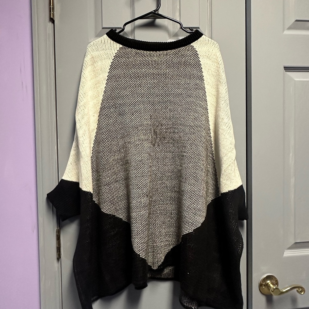 C Monochrome Women's Poncho